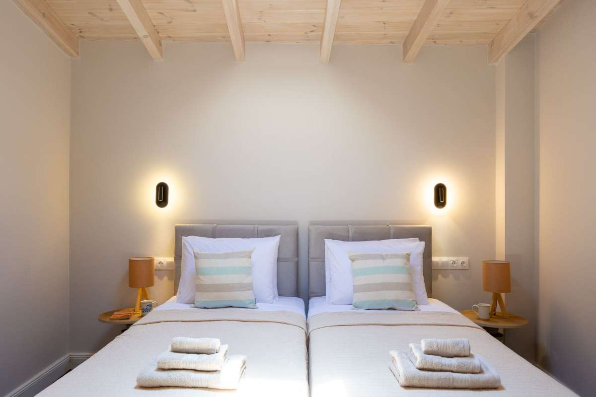 Twin bedroom with two single beds